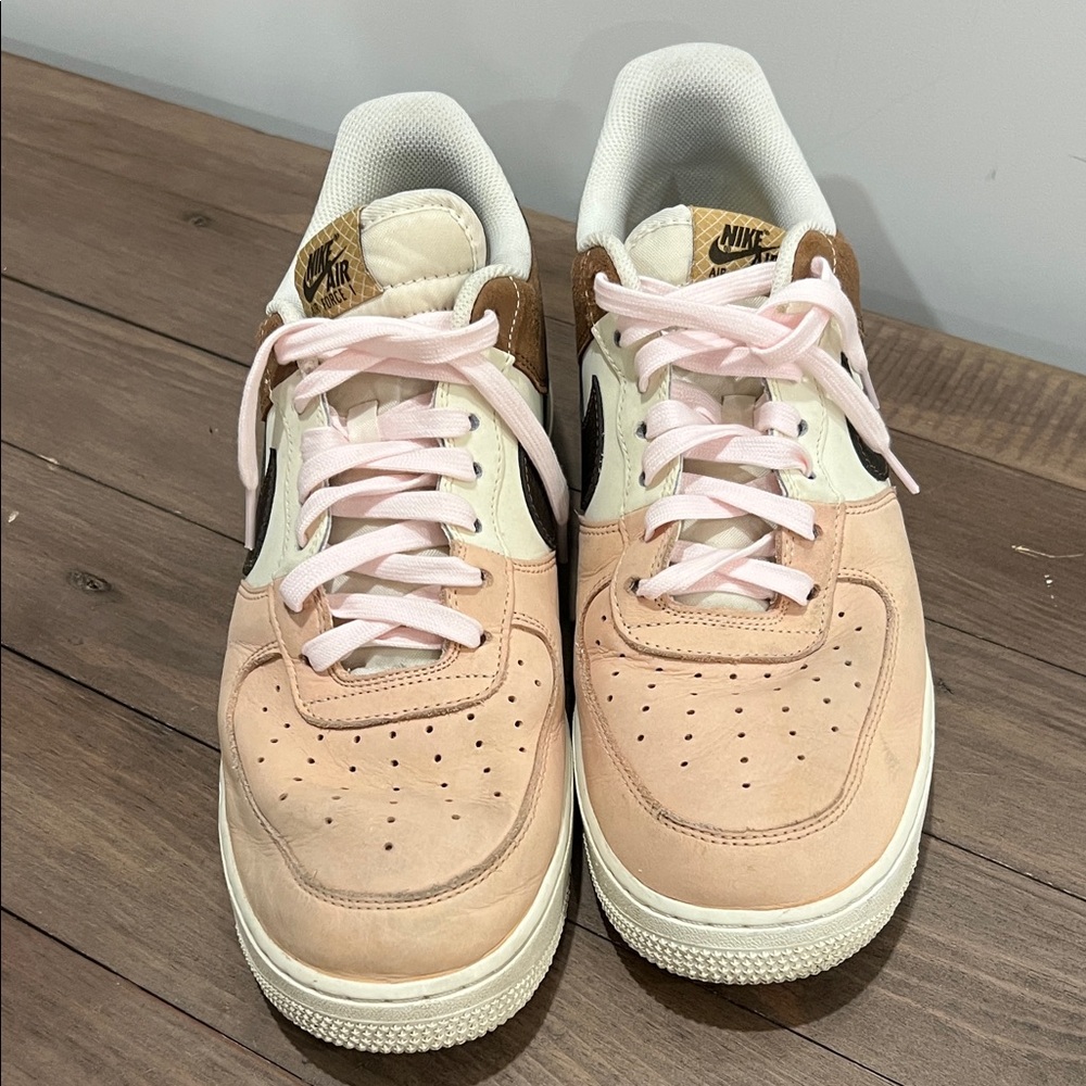 Nike Air Force 1 Low in Tan and Cream with Pink Accents - Picture 7 of 9